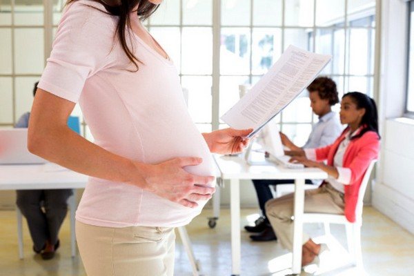 Во время отпуска по беременности и родам пособие по безработице не выплачивается